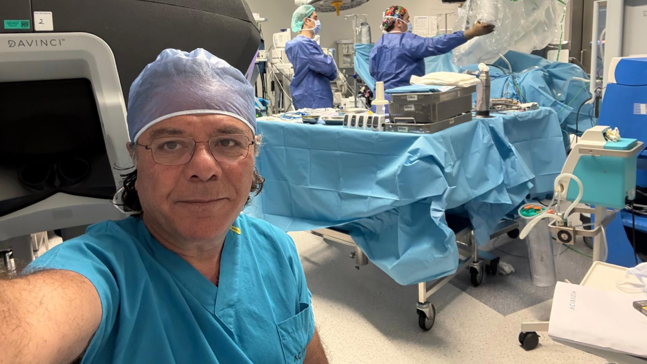 Türk doktor dünyanın gözü önünde canlı ameliyat yapacak