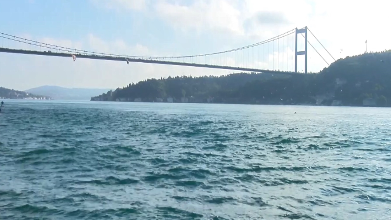 İstanbul Boğazı transit gemi geçişine kapatıldı