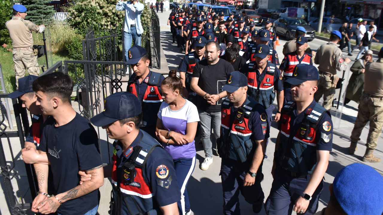 10 ilde eş zamanlı yasa dışı bahis ve dolandırıcılık operasyonu: Çok sayıda gözaltı