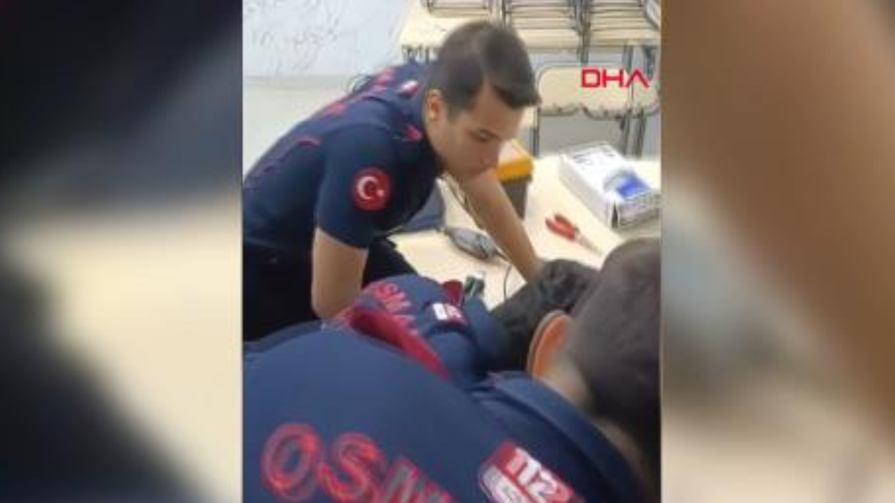 Duş başlığına sıkışan minik Talha’nın imdadına itfaiye yetişti