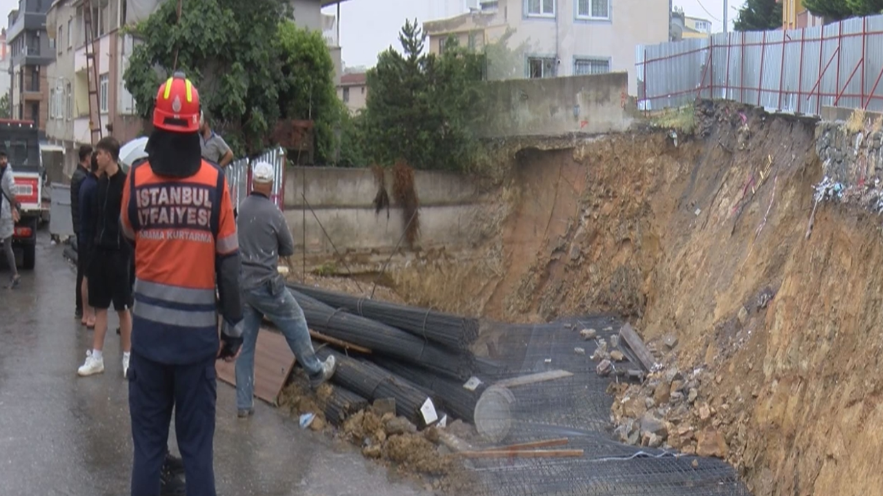 Sancaktepe'de toprak kayması