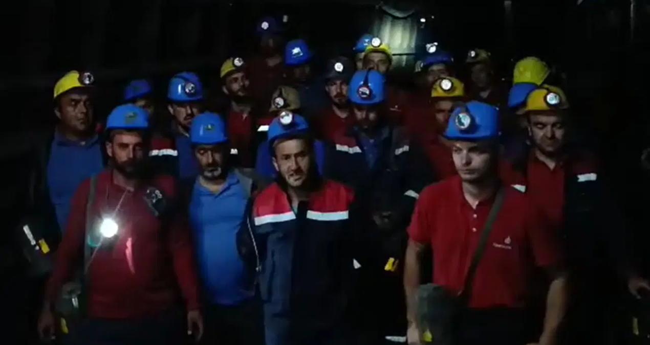 Haklarını alamayan madenciler kendilerini yer altına kapattı