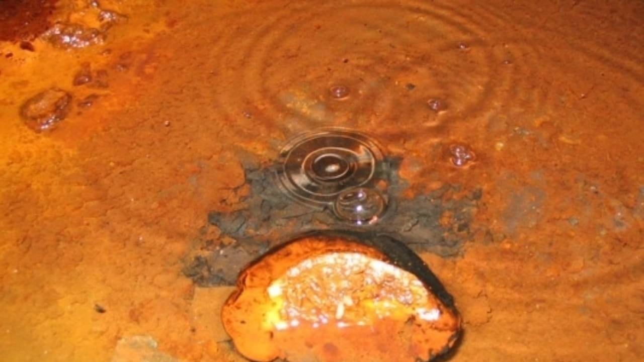 Yerin altında iki milyar yıllık su bulundu: Suyu tadınca inanamadılar