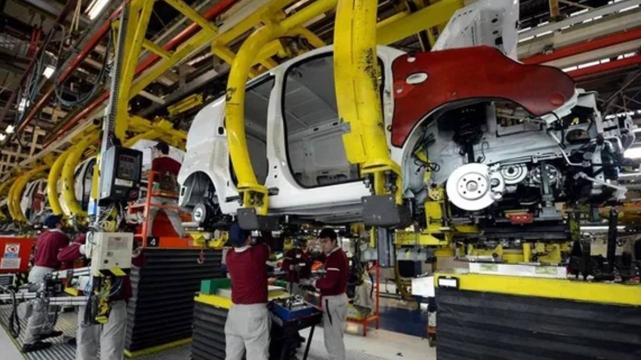 Türk otomotiv devi fabrikalarında gaza bastı: Seri üretime geçtiler