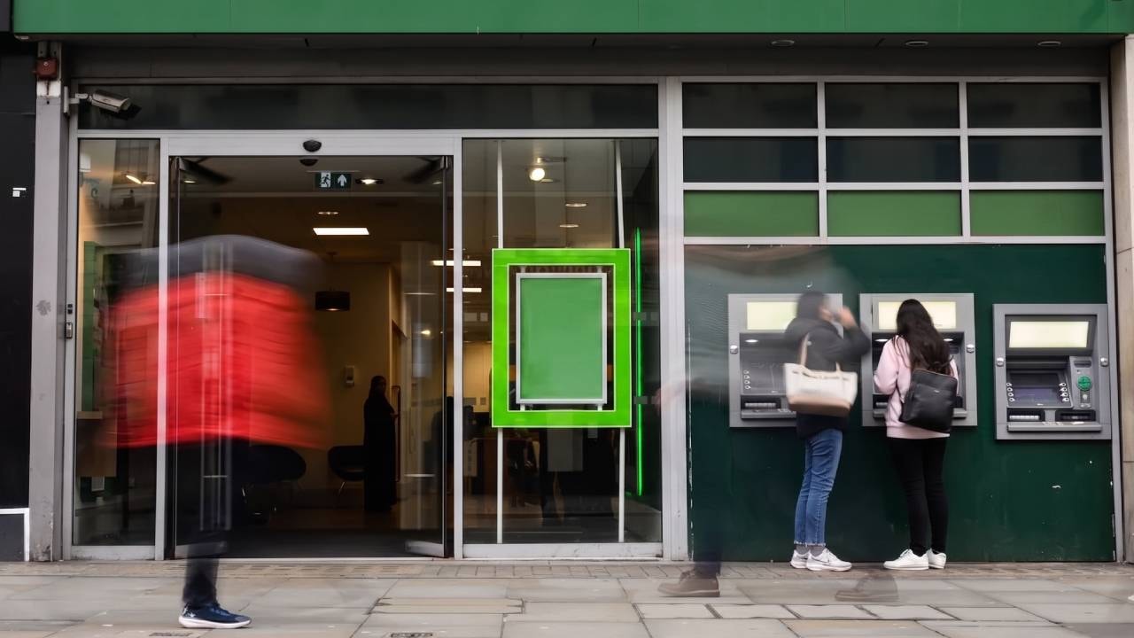 Dev bankadan küçülme kararı: 233 şubesini kapatıyor
