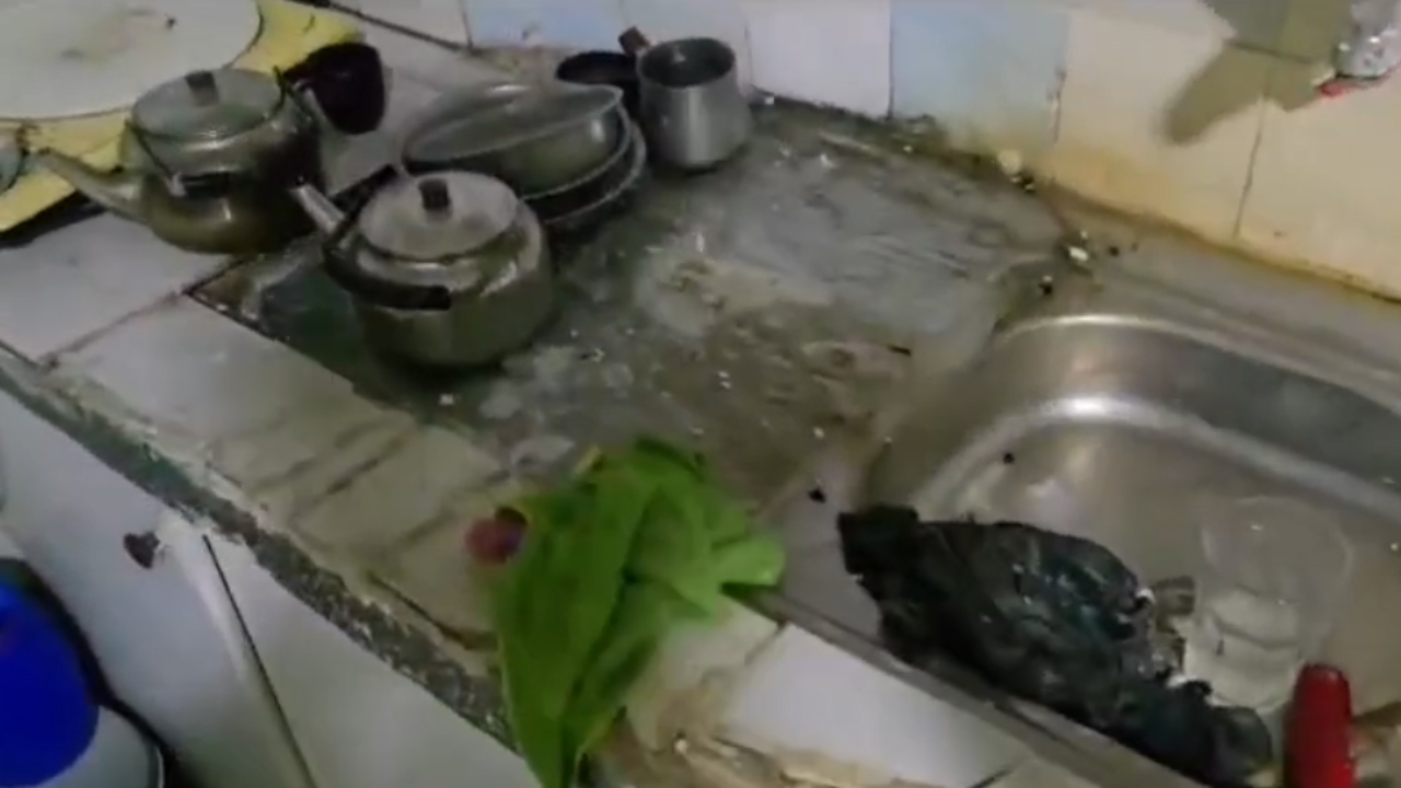 İğrenç koşullarda kaçak diş protezi imalatı! Baskında 2 kişi gözaltına alındı