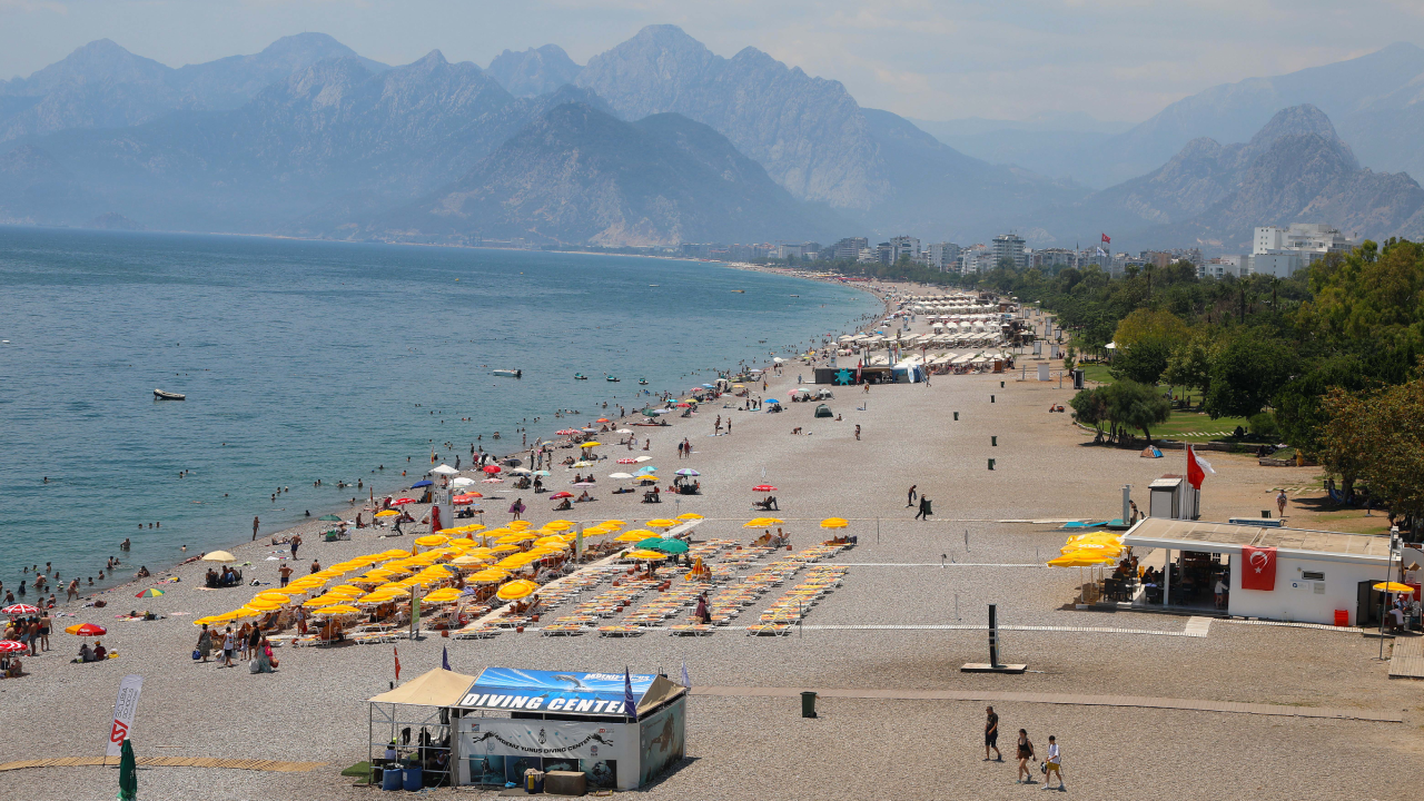 Antalya'da hissedilen sıcaklık 47 derece!