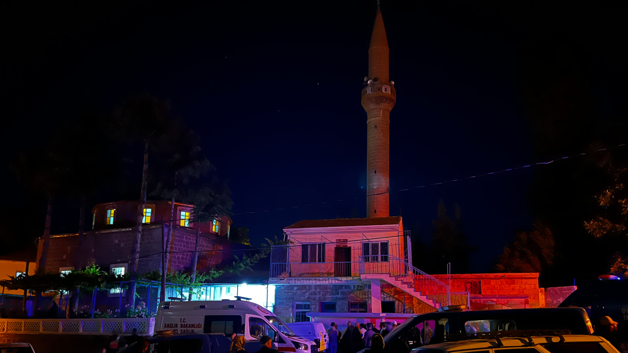 Camideki tartışa kanlı bitti! İki kişiyi öldürdü