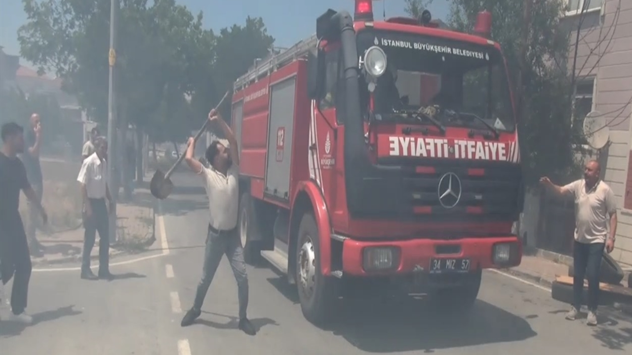 Silivri'de yangın ihbarına giden itfaiye ekibine saldırdı