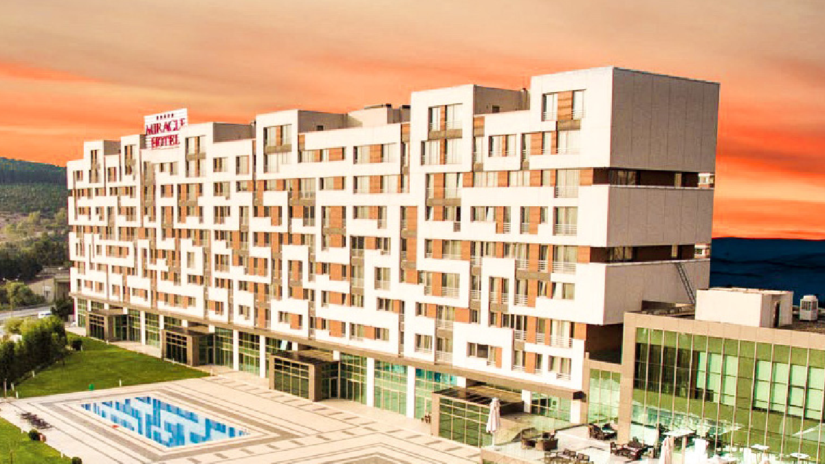 İstanbul'un lüks oteli 1 milyar 800 milyon liraya satıldı