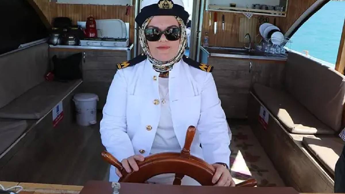 Kayınpederinden ilham aldı: Van Gölü'nün tek kadın kaptanı oldu