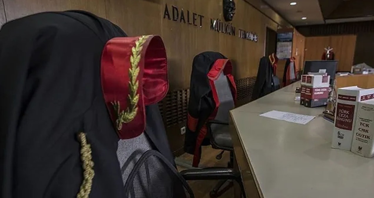 Savcıların şifreleriyle dosyaları kapatan zabıt katibinin cezası belli oldu
