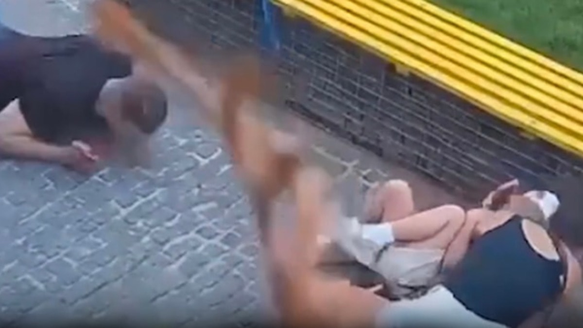 Parkta otururken füze yağmaya başladı
