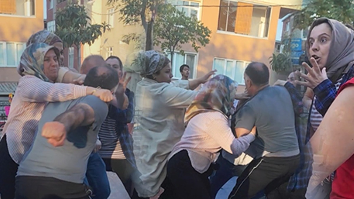 İstanbul'un göbeğinde "Kızıma sen mi vurdun?" kavgası