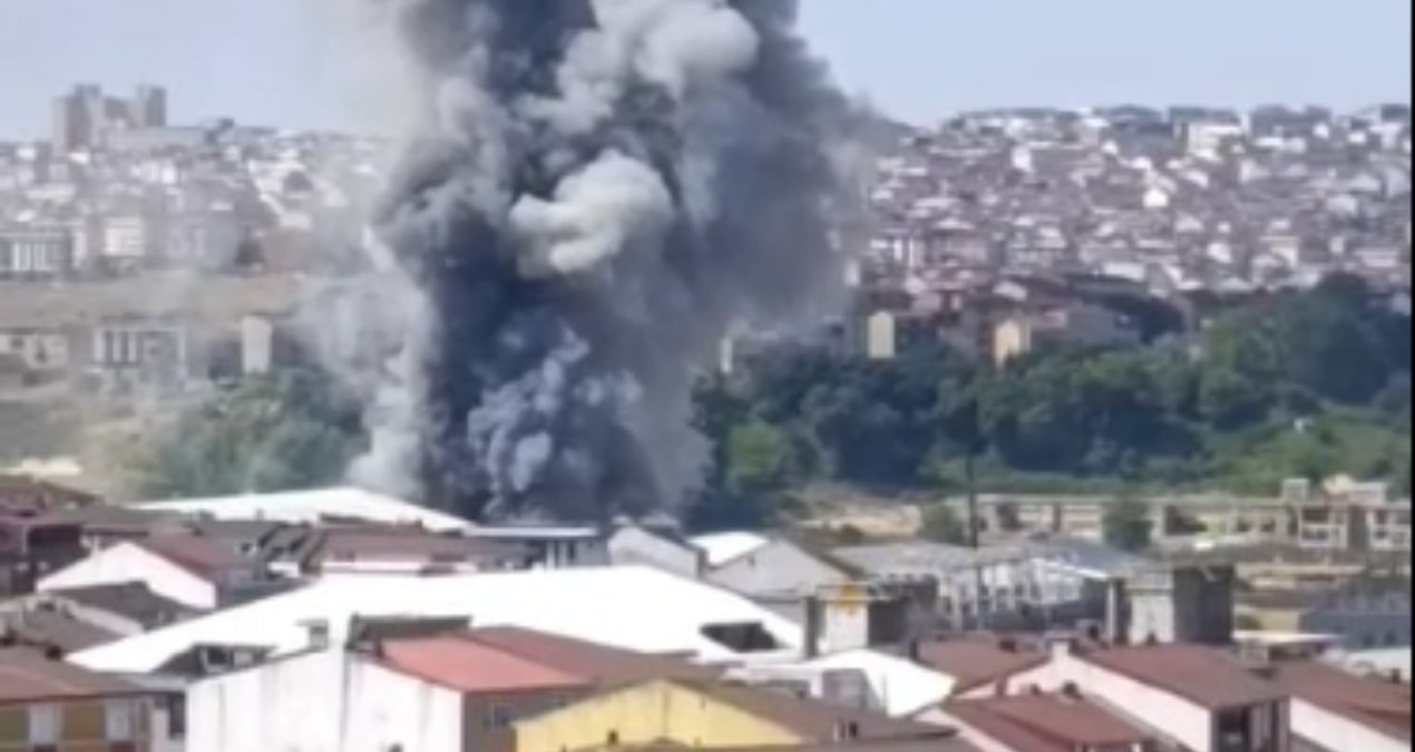 Arnavutköy’de Fabrikada Yangın: Ekipler Seferber Oldu
