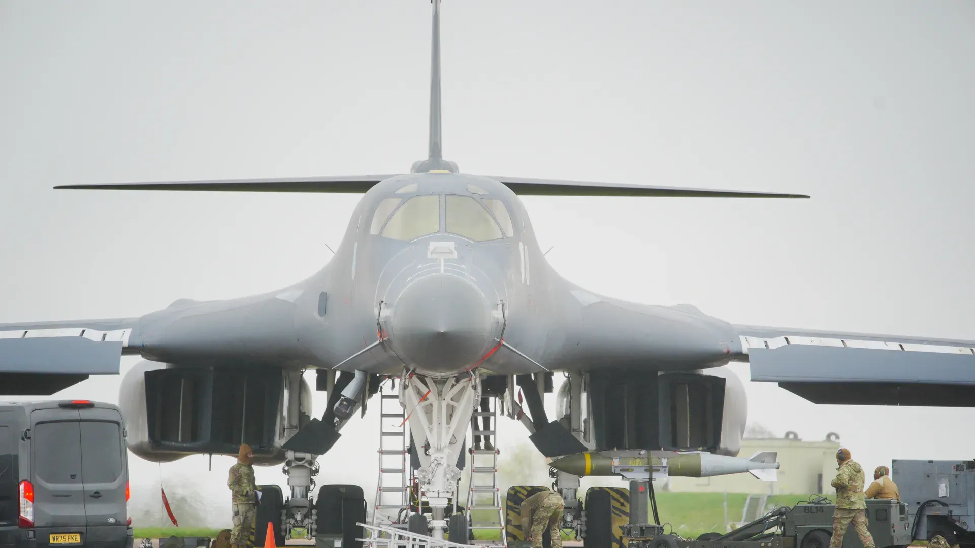 Savaş tırmanırken ABD hayalet uçaklarını hangardan çıkardı
