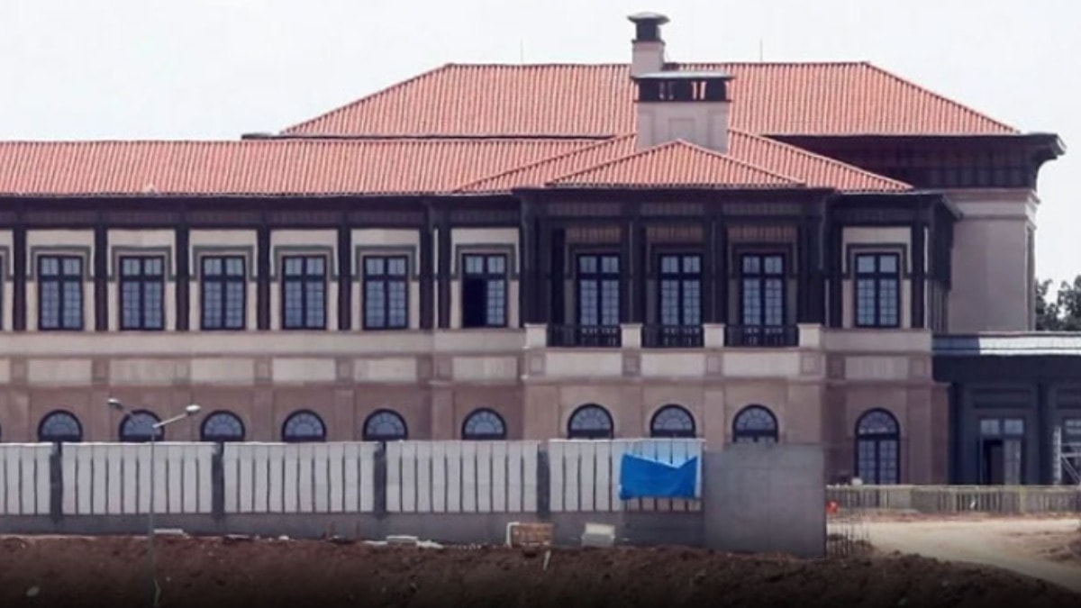 Tartışılan lüks villaya bakın kim yerleşti