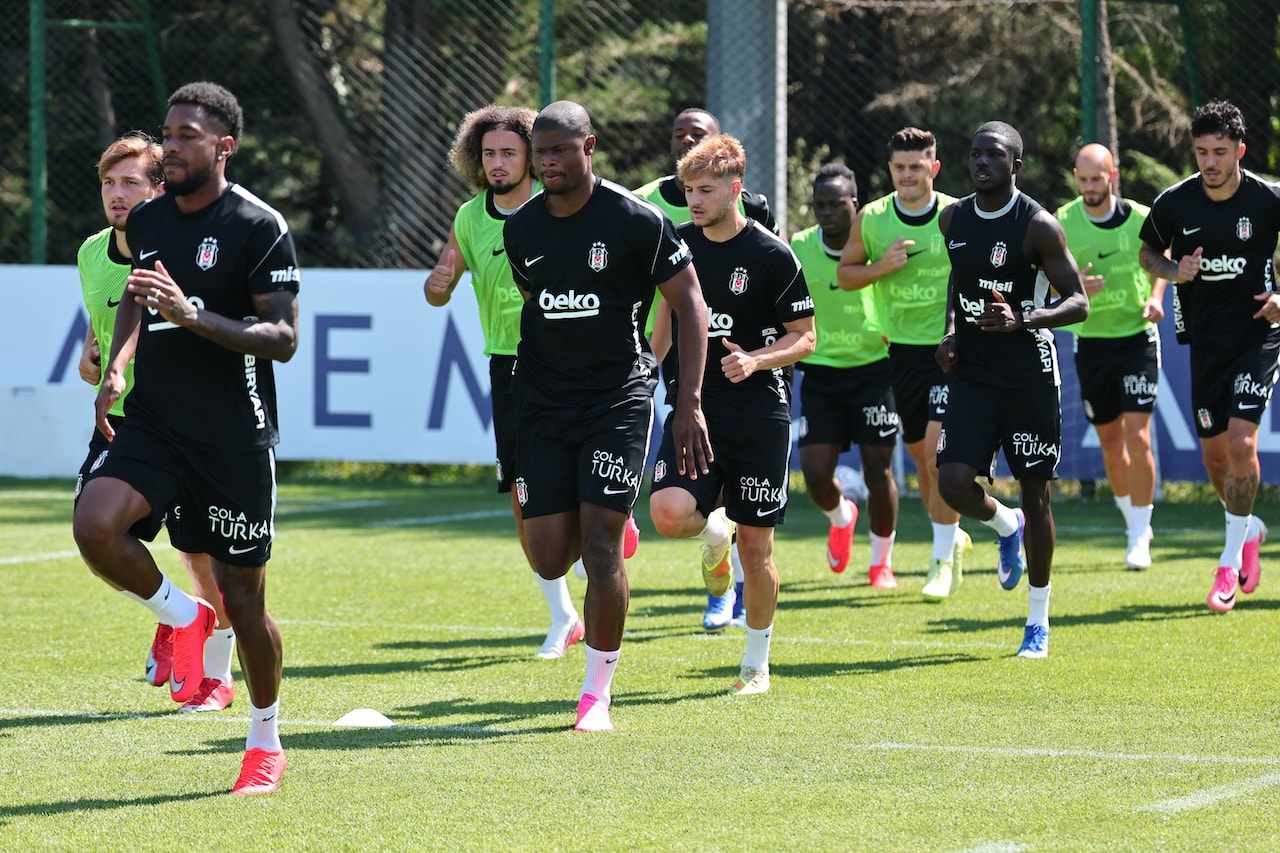 Beşiktaş’tan ayrılacak isimleri tek tek açıkladı