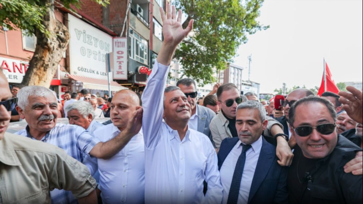 Özgür Özel'in yeni partisinin sloganı da belli oldu