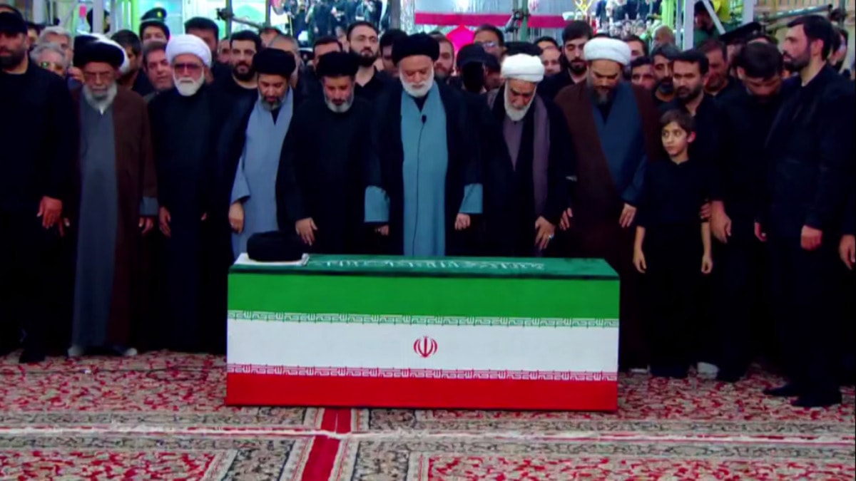 Hamaney'in cenazesinde çatışma çıktı