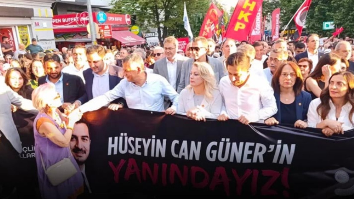 Özgür Özel onbinlerle yürüyor: Çankaya'da Millet İradesi yürüyüşü