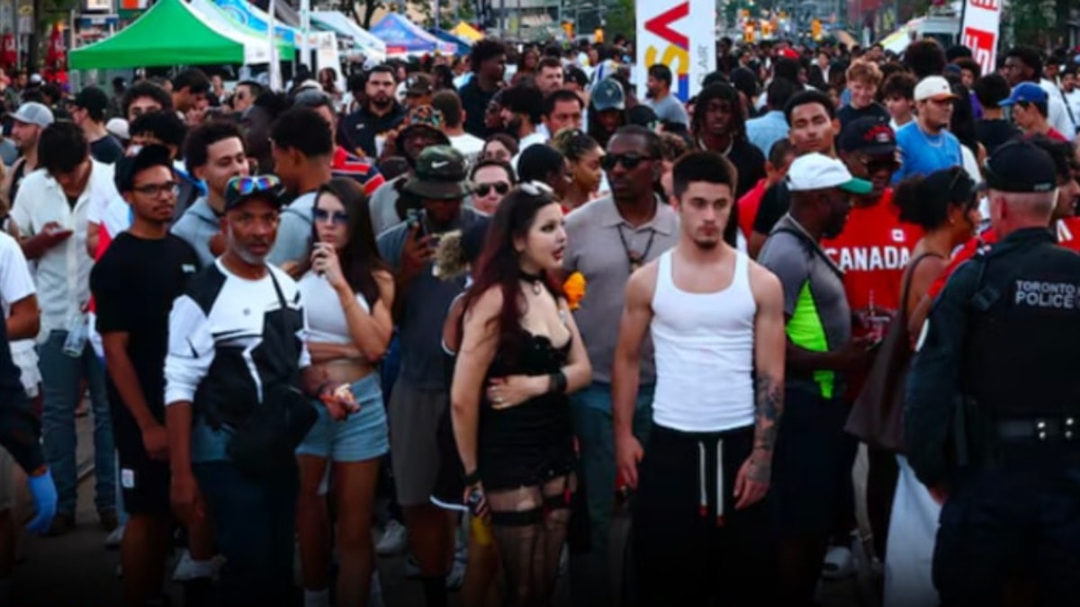 Sokak festivaline ateş açtılar: Ölü ve yaralılar var