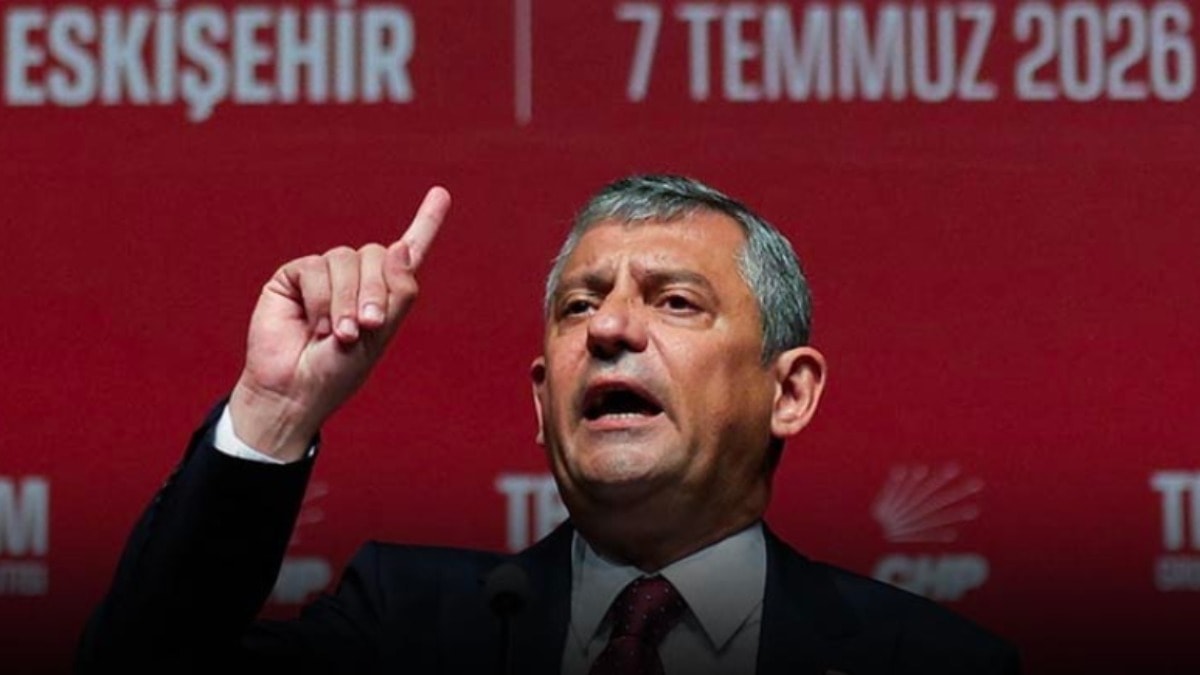Trump'ın uçağının Ankara'ya indiği dakikalarda Özgür Özel'den çok sert sözler
