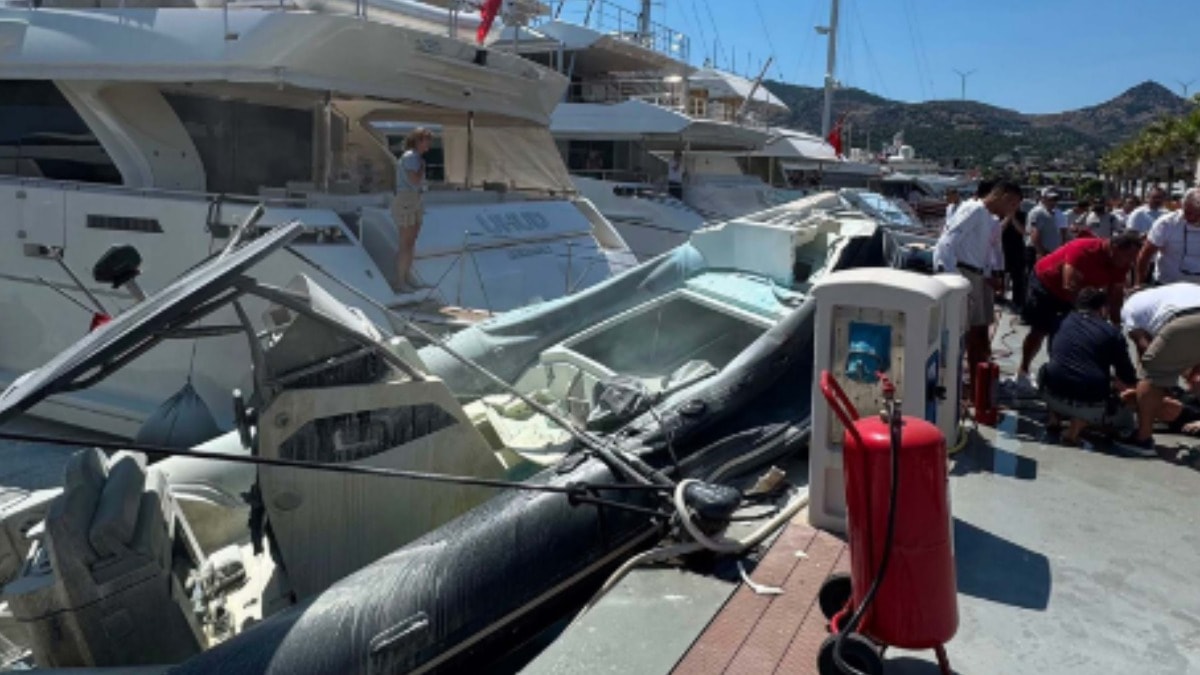 Marinaya demirli lastik botta patlama!