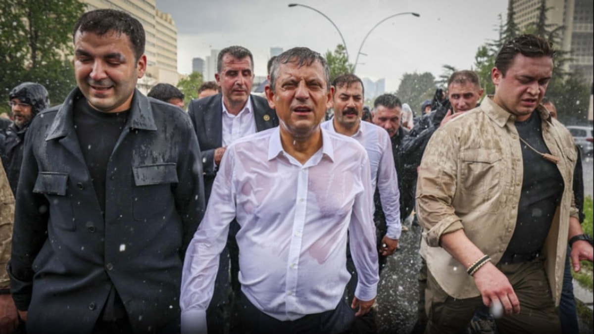 Özgür Özel yarın CHP'den istifa edebilir!