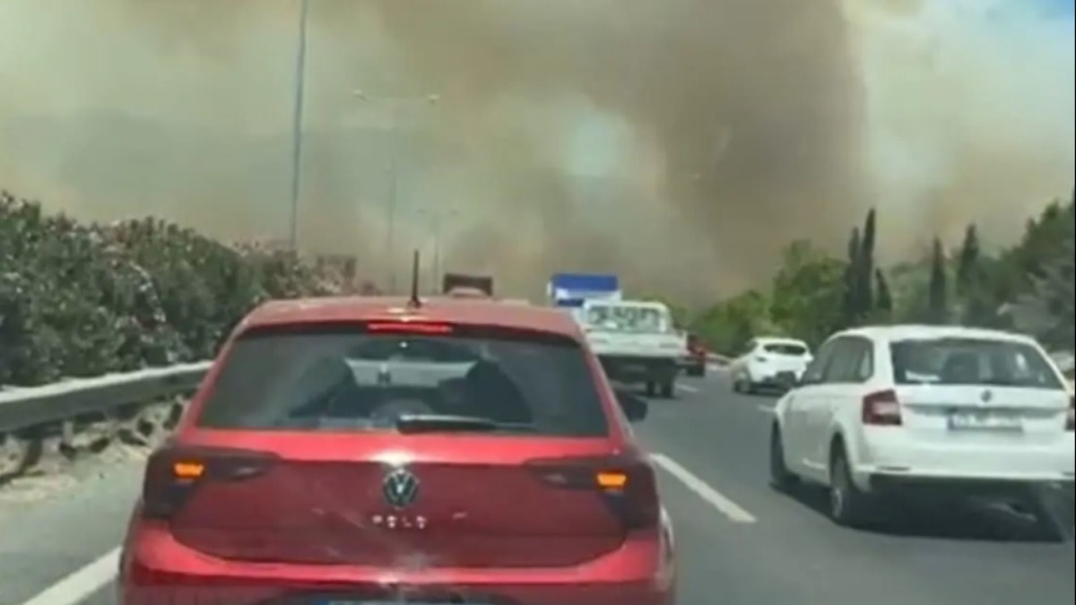 Manisa'da korkutan görüntüler! Dumanlar gökyüzüne yayıldı