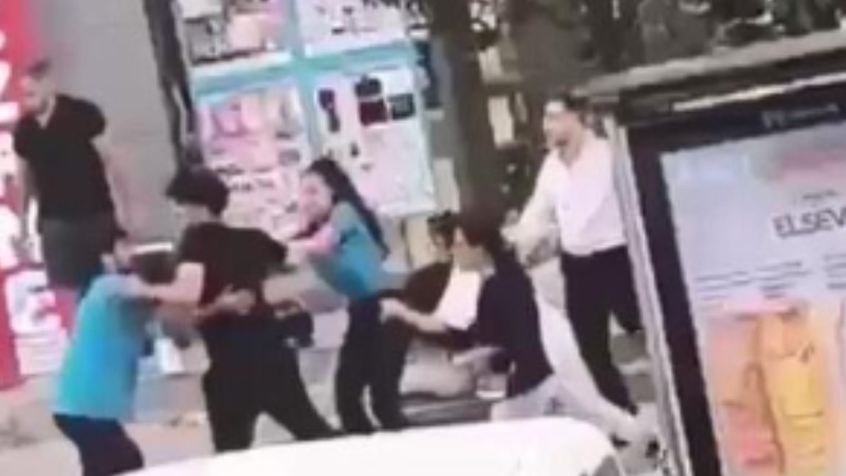 Bildiğiniz bütün sebepleri unutun! Tekmeli yumruklu kavganın sebebi 'karpuzun çekirdeği'