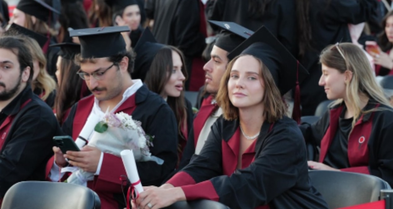 Alina Boz mezun oldu: Diplomasını alırken eşi Umut Evirgen yalnız bırakmadı