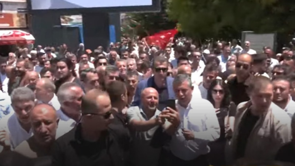 AKP'nin kalesinde Özgür Özel izdihamı
