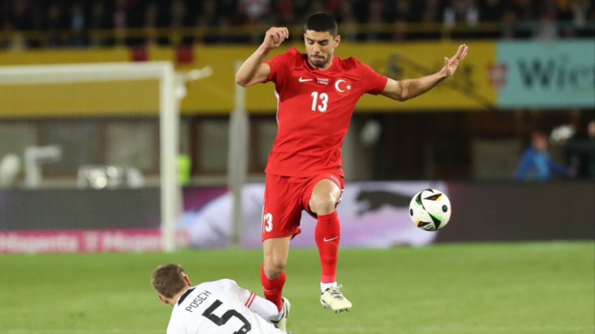 Ezeli rakipler, Cenk Özkaçar için karşı karşıya