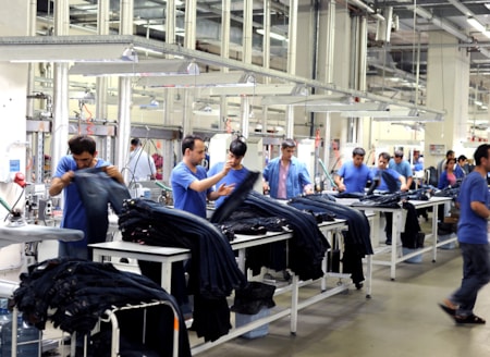 Çalışma hayatını altüst edeceklerİktidarın ‘bölgesel ve sektörel asgari ücret’ modeli için çalıştığı iddiası tartışma yarattı. Sendika başkanları, model için “Düşük ücret yarışı başlar, yoksulluk büyür” dedi