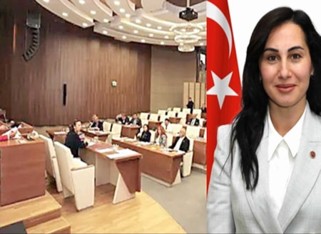 AKP’ye geçti satışa başladıCHP’li Beykoz Belediye Başkanı Alaattin Köseler’in tutuklanmasının ardından başkanvekili seçilen Özlem Vural Gürzel’in AKP’ye katılmasıyla Beykoz Belediyesi, sık sık tartışmalı uygulamalarıyla gündeme geliyor.