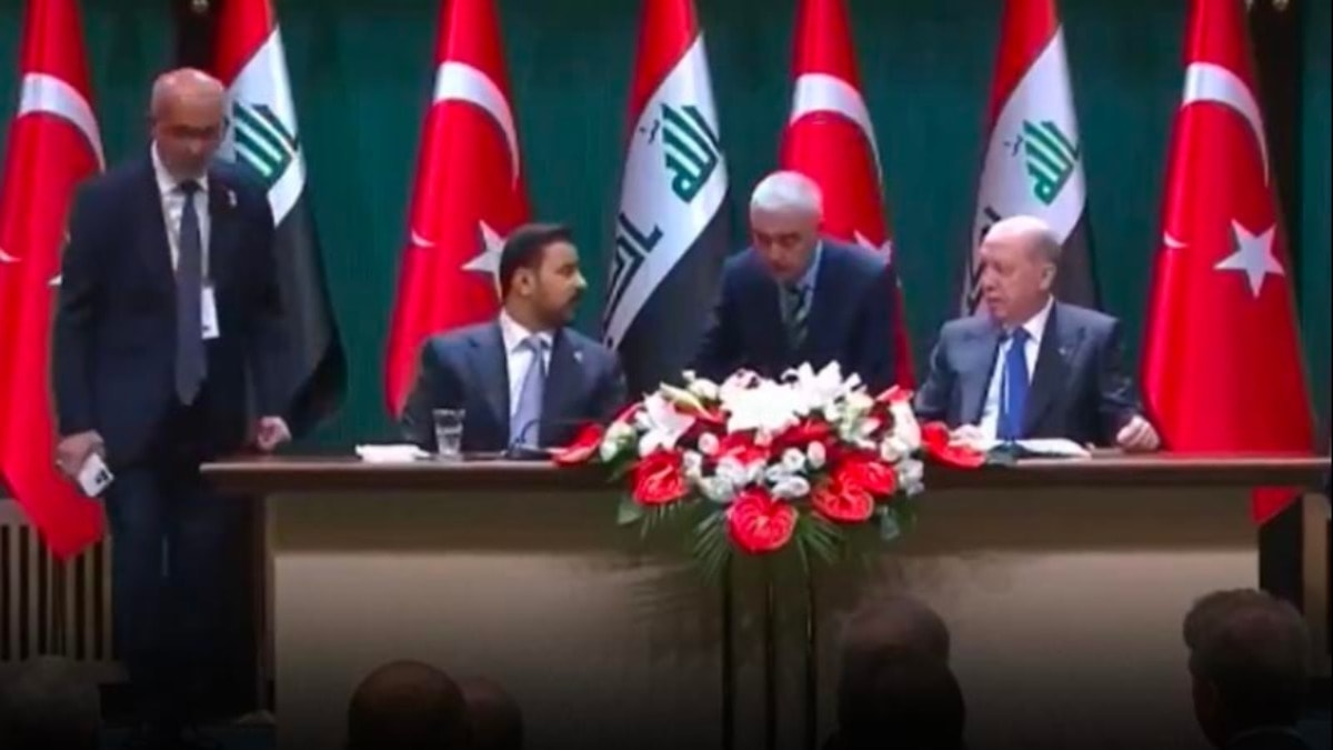 Erdoğan'ın Irak Başbakanı görüşmesinde canlı yayında imza krizi