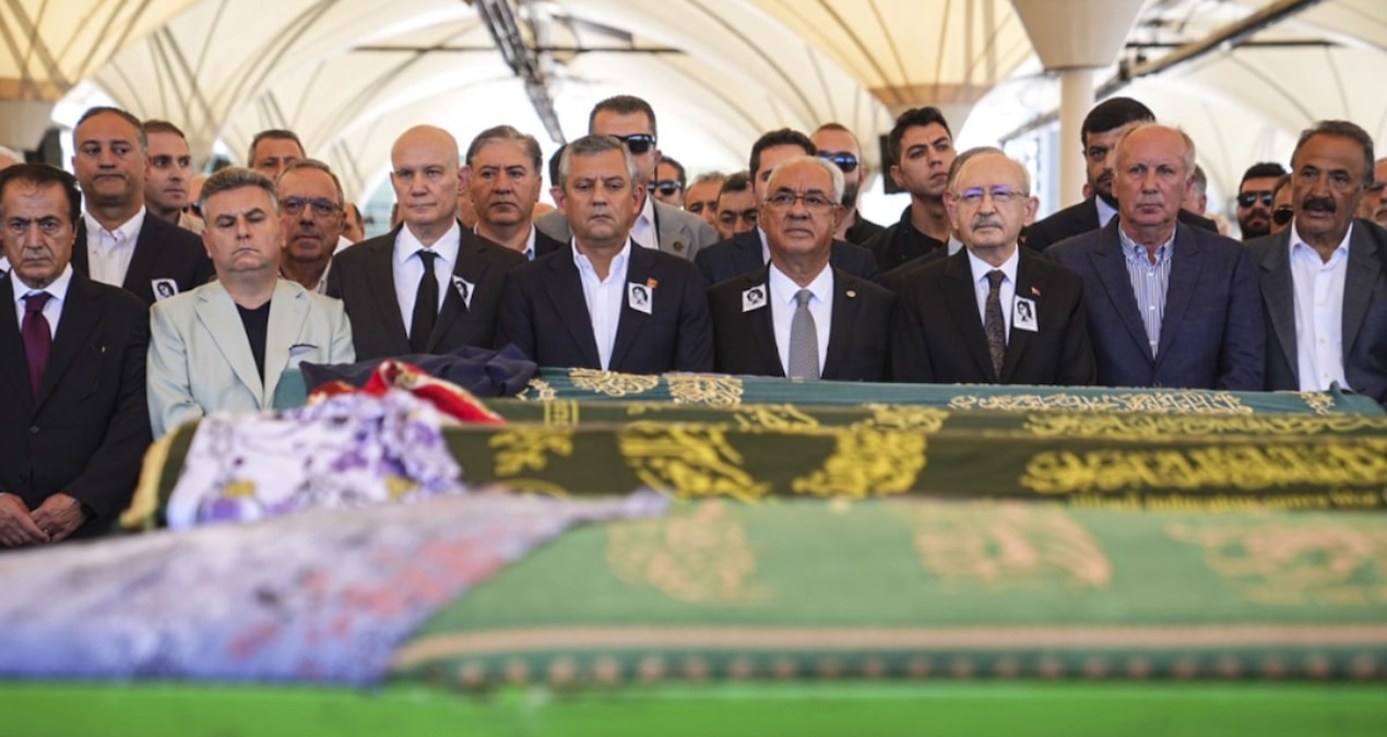 Cenazede soğuk tokalaşma