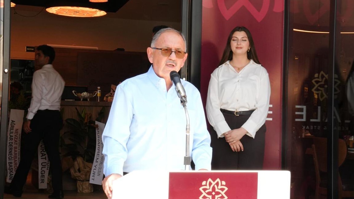 Eski Bakan’dan açılışını yaptığı restoranın sahibine: Etin kokusuna gelen fakiri geri çevirme