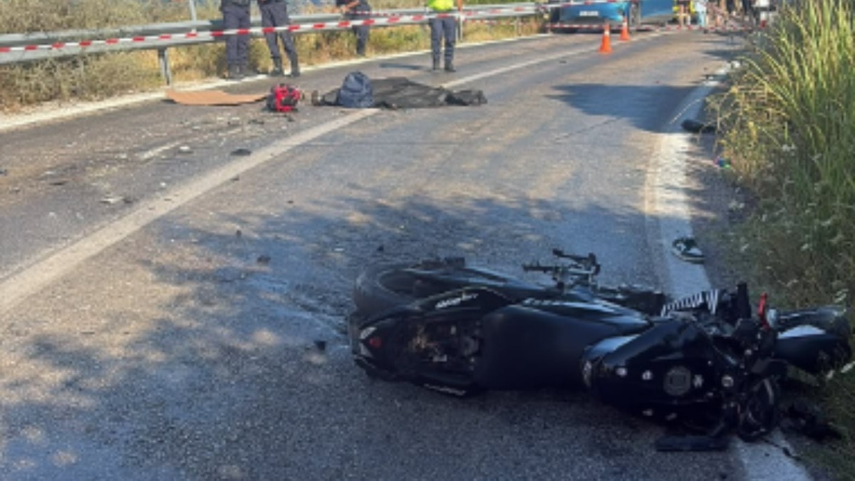 Erdek ilçesinde motosiklet sürüşünde kontrolünü yitiren Nazlıcan Çetinkaya, karşıdan gelen bir vidanjöre çarptı ve hayatını kaybetti.