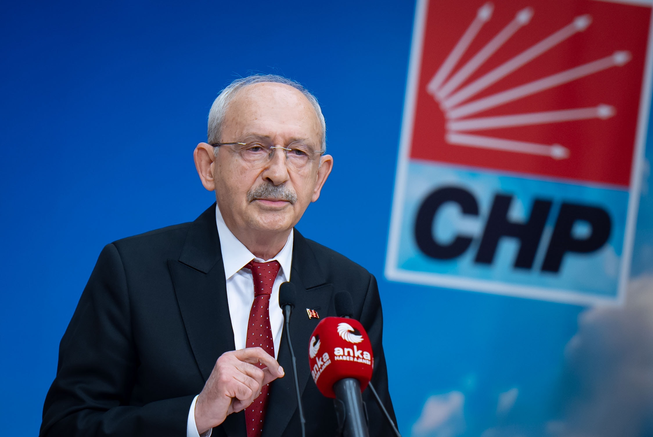 Genel Merkez çok rahat, kurultaya hiç niyeti yok
