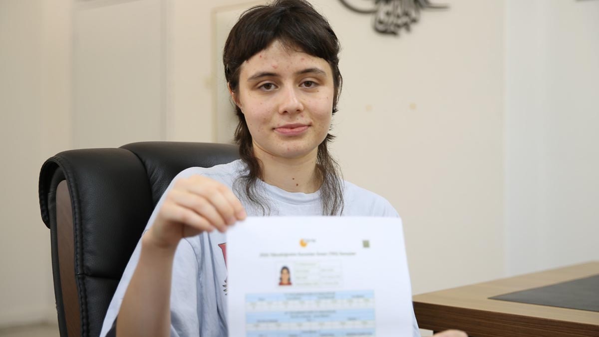 Açık liseden YKS birinciliğine: İnternetten öğrendiği Fransızcayla zirveye ulaştı