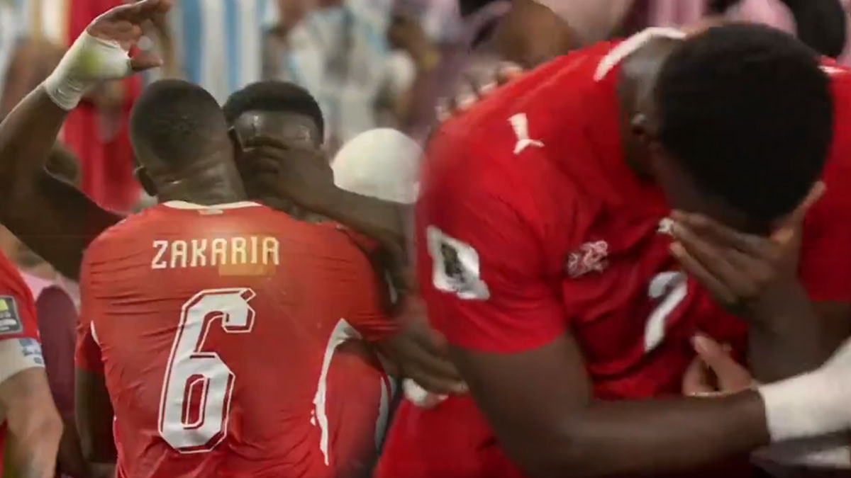 Futbol tarihine geçen 3 dakika: Sahada hüngür hüngür ağladı
