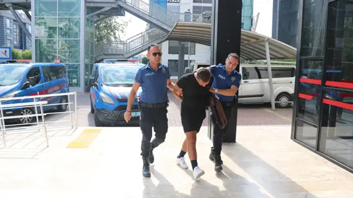 Antalya'da polise hakaret eden şüpheli gözaltına alındı