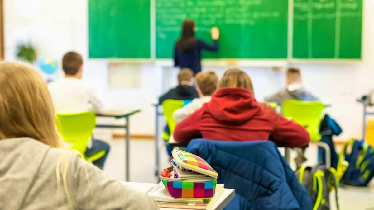 Bir gün bile okula gitmeden bir sağlık raporuyla 17 yıl boyunca maaş aldı