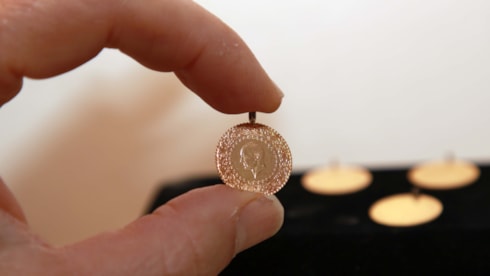 Dijital kıymetli madenlerin Borsa işlemlerine Bakanlık onayı şartıHazine ve Maliye Bakanlığı, kıymetli maden piyasasında sahteciliğin önüne geçmek ve dijitalleşmeyi denetim altına almak amacıyla Tebliğ değişikliğine gitti. Karara göre, fiziki altınların dijital varlığa dönüştürülüp borsada işlem gör