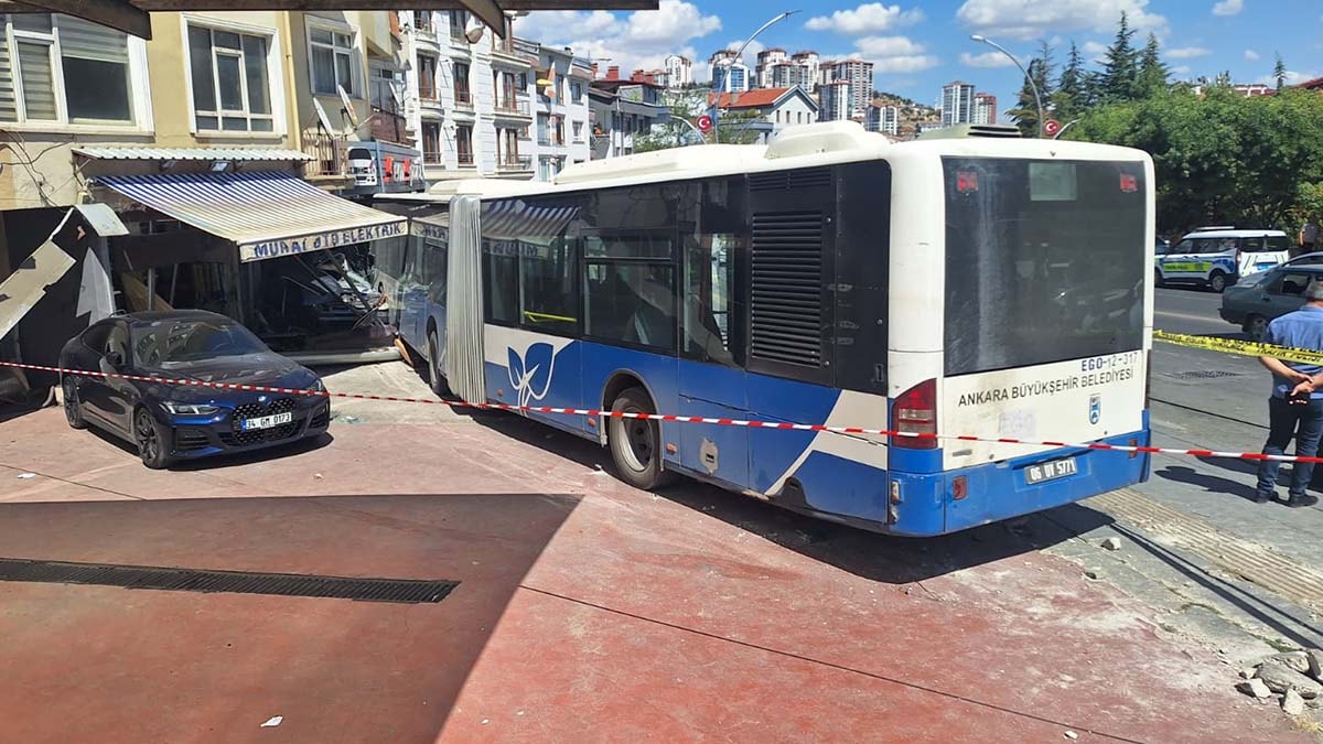 Belediye otobüsü iş yerine daldı: 7 yaralı