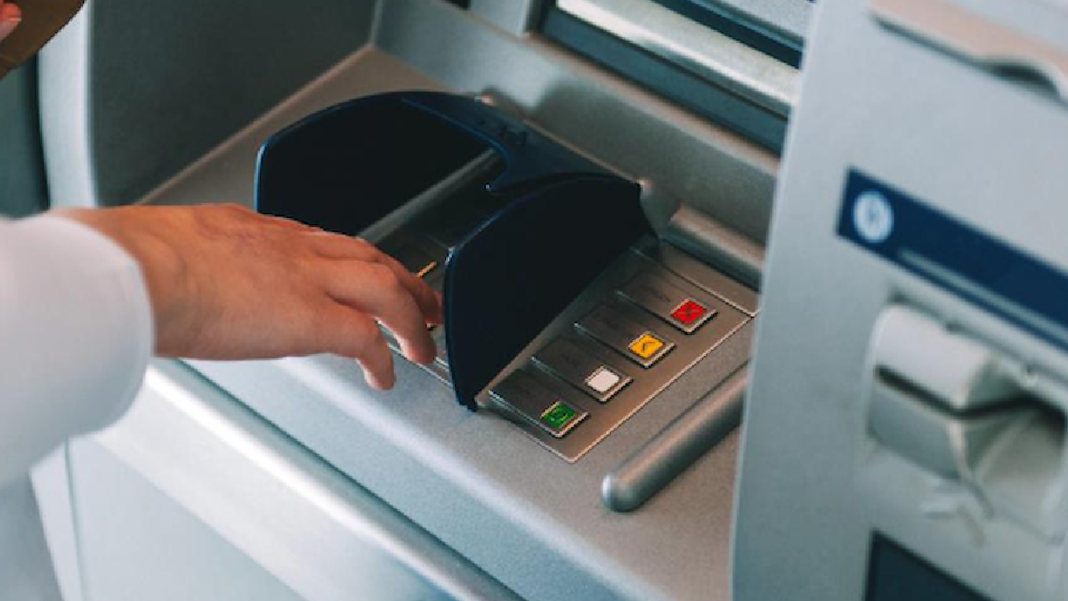 ATM'de bunu görenler işlem yapmadan geri dönüyor