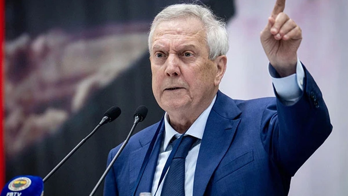 Galatasaraylı futbolcu Fenerbahçe binasında: Aziz Yıldırım'dan transfer çalımı