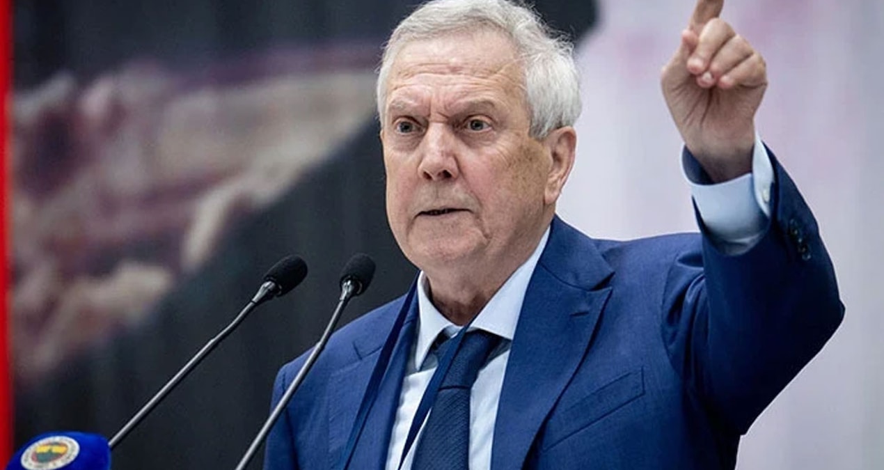 Galatasaraylı futbolcu Fenerbahçe binasında: Aziz Yıldırım'dan transfer çalımı